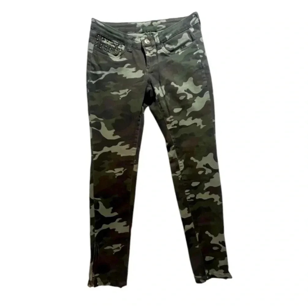 Size:  7 Jean